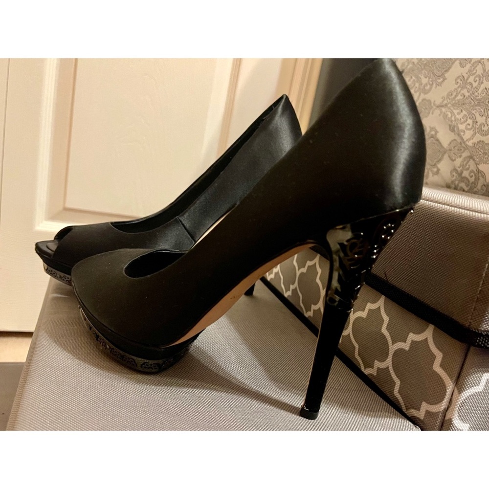 bcbgmaxazria vero cuoio black satin heels